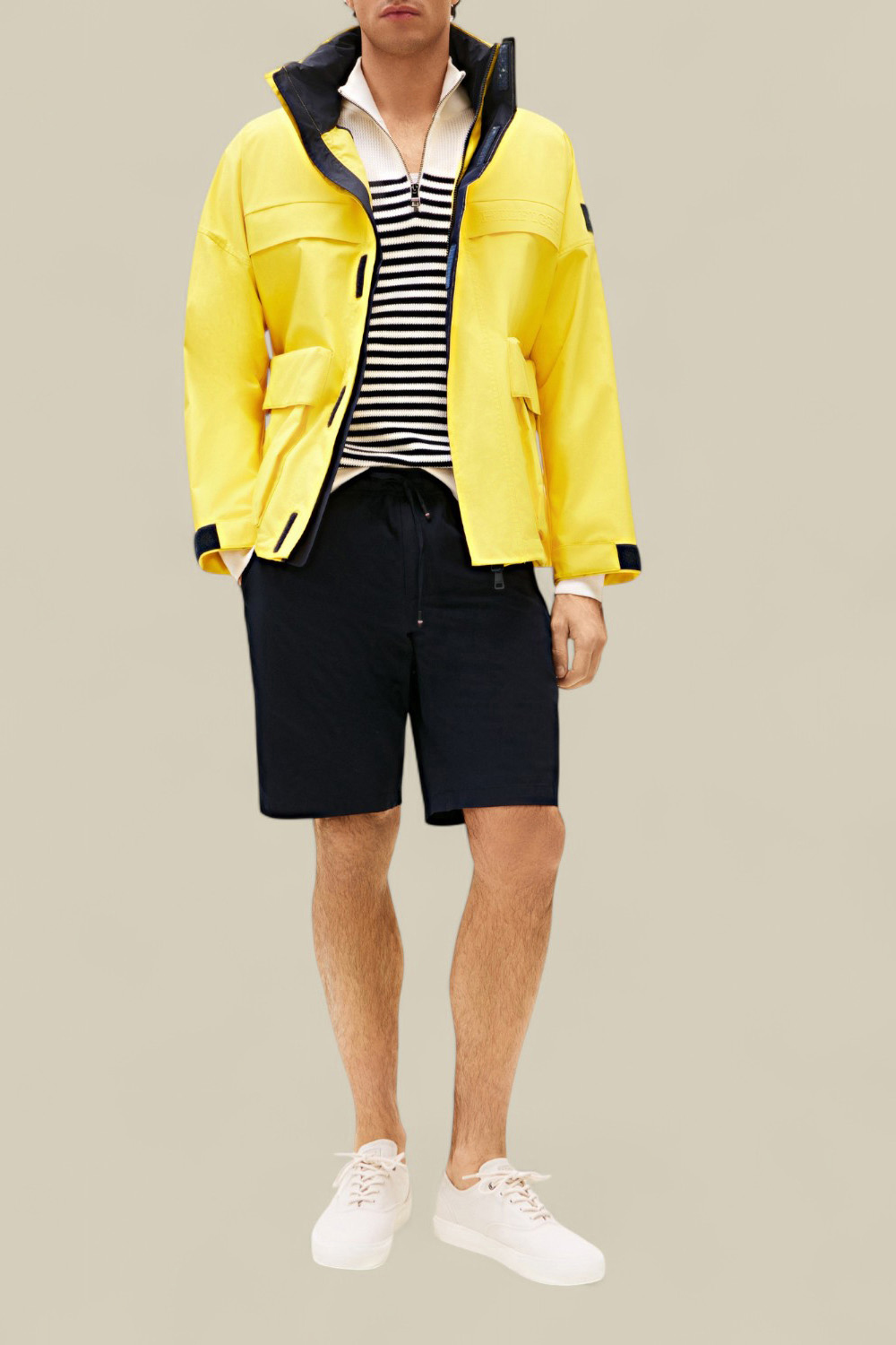 תמונת כל הלוק של מכנסיים קצרים